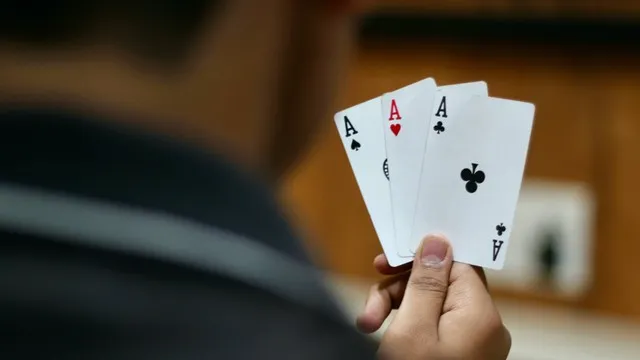 Panduan mudah main Solitaire di HP untuk pemula, coba sekarang!