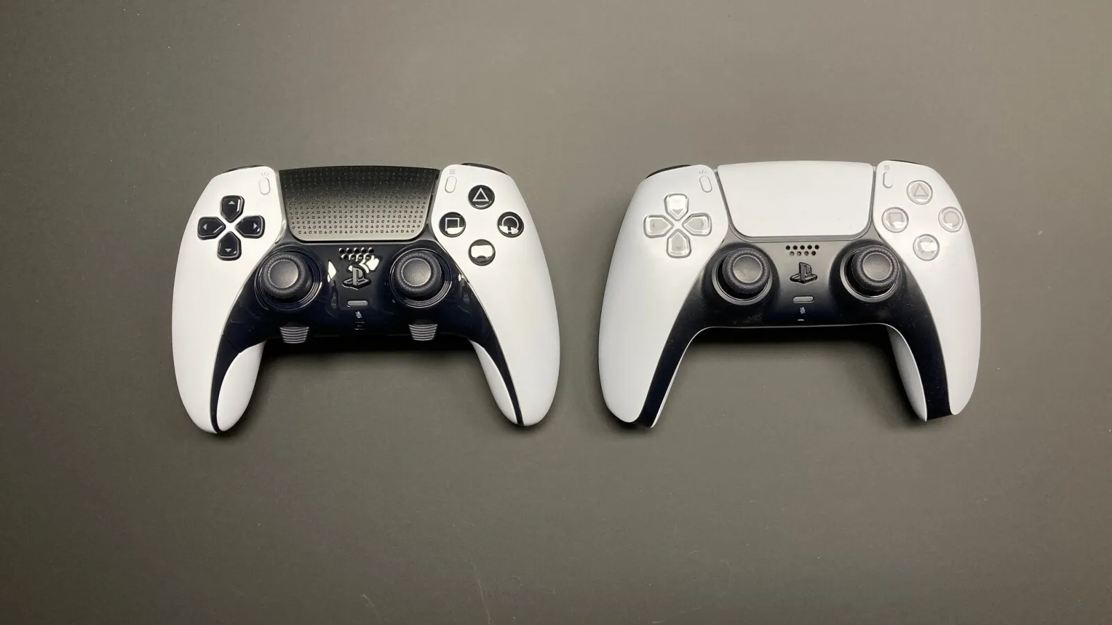 Mana yang Lebih Baik: DualSense Edge vs DualSense PS5 2025?